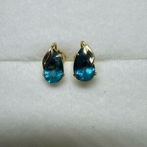 14K Solid Yellow Gold Pear Blue London Topaz Leaf Petal Solitaire Stud Earrings